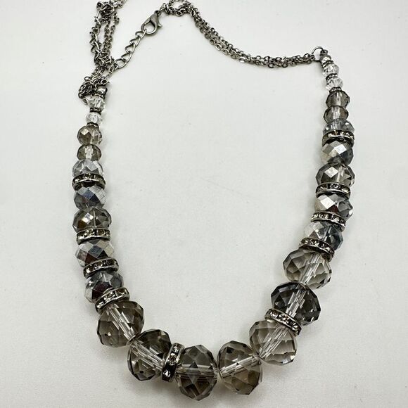 16" Clear and gray faceted crystal beads with rhinestone accent necklace! - Picture 3 of 10
